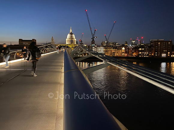 11253D92-B7C3-432A-B0B6-348801E2893E